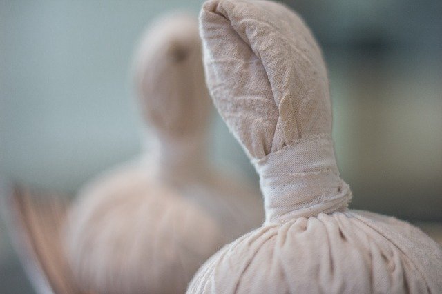 Kr&auml;uterstempelmassage